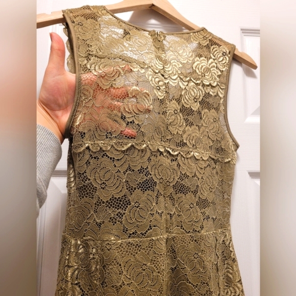 Flower Lace Dress - Picture 3 of 4